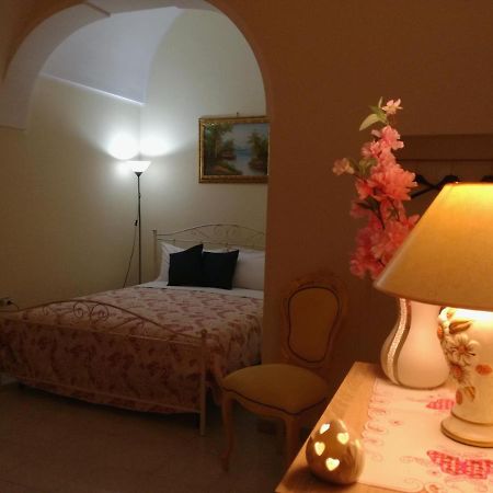 L 'Alcova Holidays Home Centro Storico Челие Месапика Екстериор снимка